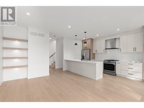 751 Fuller Avenue Unit# 2, Kelowna, BC - Indoor Photo Showing Kitchen