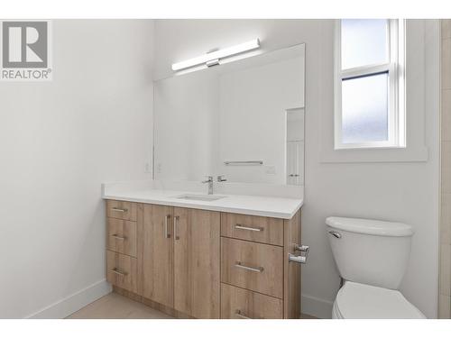 751 Fuller Avenue Unit# 2, Kelowna, BC - Indoor Photo Showing Bathroom