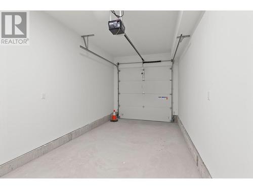 751 Fuller Avenue Unit# 2, Kelowna, BC - Indoor Photo Showing Garage