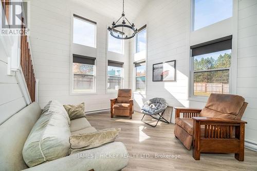 351 Wylie Road, Deep River, ON - Indoor Photo Showing Living Room