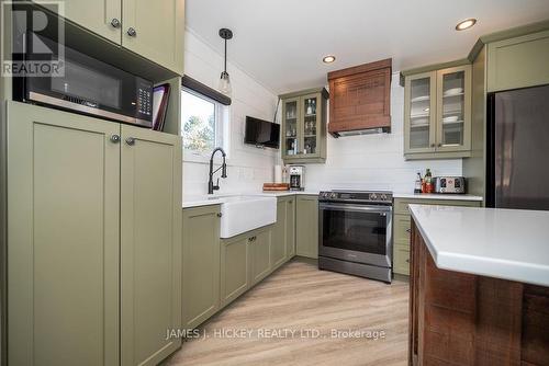 351 Wylie Road, Deep River, ON - Indoor Photo Showing Kitchen With Upgraded Kitchen