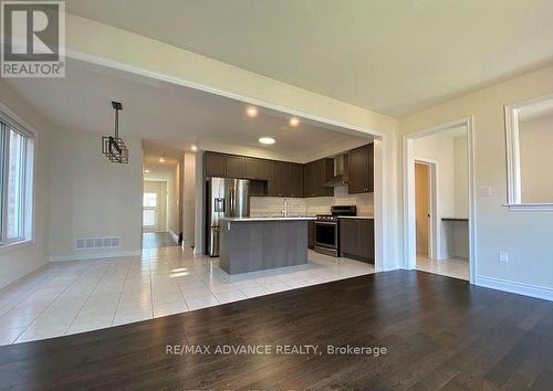 8647 Pawpaw Lane, Niagara Falls, ON - Indoor Photo Showing Kitchen