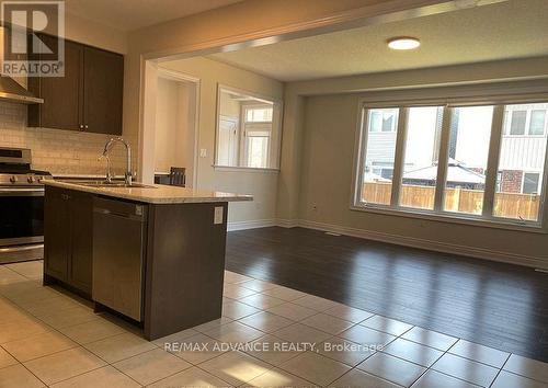 8647 Pawpaw Lane, Niagara Falls, ON - Indoor Photo Showing Kitchen