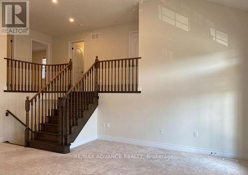 8647 Pawpaw Lane, Niagara Falls, ON - Indoor Photo Showing Other Room