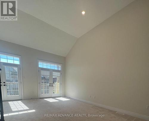 8647 Pawpaw Lane, Niagara Falls, ON - Indoor Photo Showing Other Room