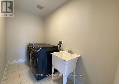 8647 Pawpaw Lane, Niagara Falls, ON - Indoor Photo Showing Laundry Room