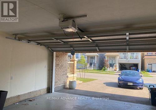 8647 Pawpaw Lane, Niagara Falls, ON - Indoor Photo Showing Garage