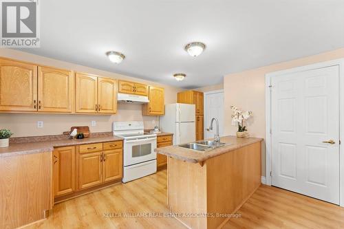 19 Badenoch Street, Puslinch, ON - Indoor Photo Showing Kitchen With Double Sink