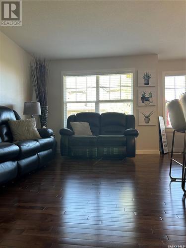 301 1303 Paton Crescent, Saskatoon, SK - Indoor Photo Showing Living Room