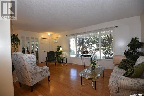 319 4Th Street N, Nipawin, SK - Indoor Photo Showing Living Room