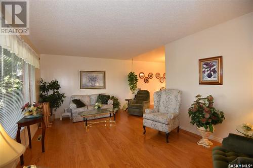 319 4Th Street N, Nipawin, SK - Indoor Photo Showing Living Room