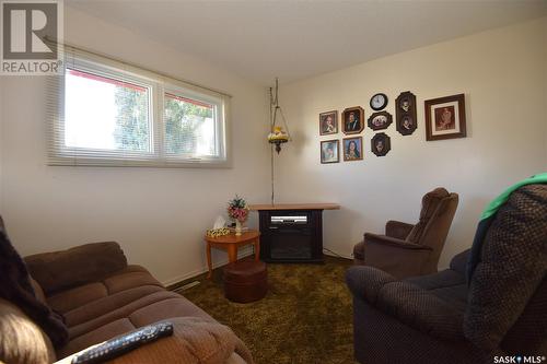 319 4Th Street N, Nipawin, SK - Indoor