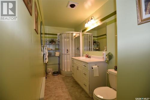 319 4Th Street N, Nipawin, SK - Indoor Photo Showing Bathroom