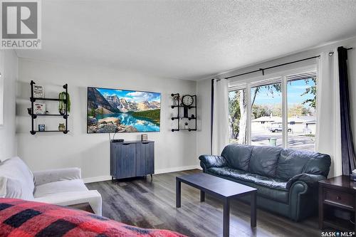 59 Laird Street, Regina, SK - Indoor Photo Showing Living Room