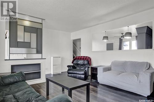 59 Laird Street, Regina, SK - Indoor Photo Showing Living Room