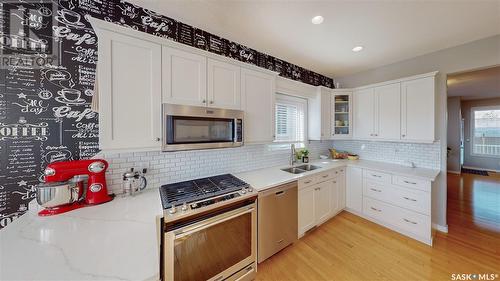 3360 Windsor Park Crescent, Regina, SK - Indoor Photo Showing Kitchen With Double Sink