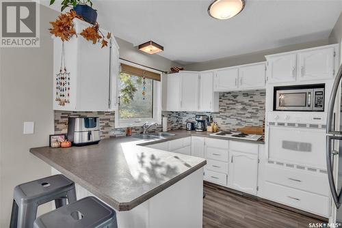 5823 Keffner Bay, Regina, SK - Indoor Photo Showing Kitchen With Double Sink