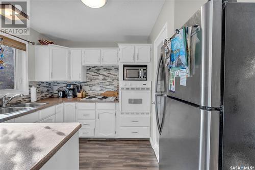 5823 Keffner Bay, Regina, SK - Indoor Photo Showing Kitchen With Double Sink