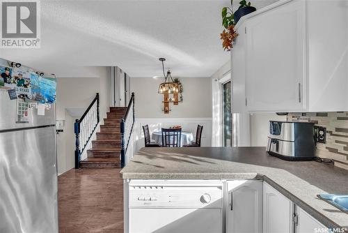 5823 Keffner Bay, Regina, SK - Indoor Photo Showing Kitchen