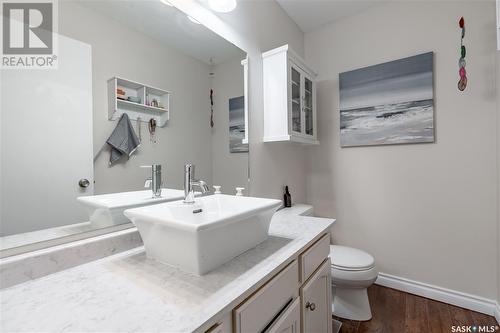 5823 Keffner Bay, Regina, SK - Indoor Photo Showing Bathroom