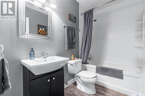 5823 Keffner Bay, Regina, SK - Indoor Photo Showing Bathroom