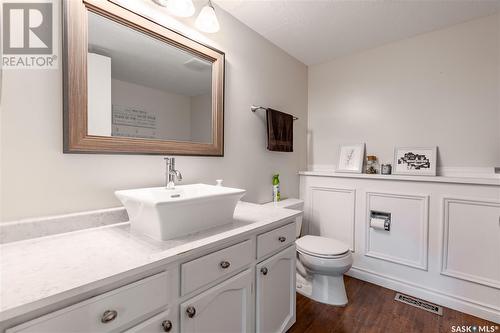 5823 Keffner Bay, Regina, SK - Indoor Photo Showing Bathroom