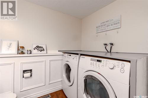 5823 Keffner Bay, Regina, SK - Indoor Photo Showing Laundry Room