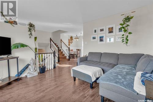 5823 Keffner Bay, Regina, SK - Indoor Photo Showing Living Room