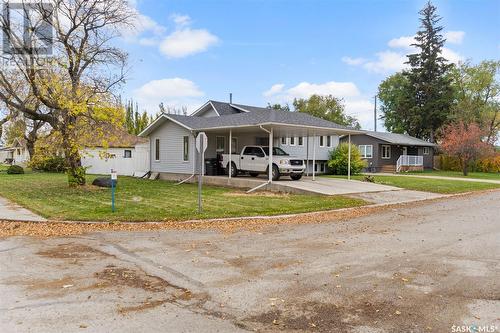 204 3Rd Street E, Watrous, SK - Outdoor With Deck Patio Veranda With Facade