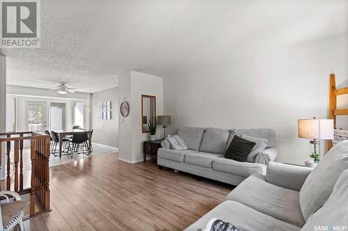 204 3Rd Street E, Watrous, SK - Indoor Photo Showing Living Room