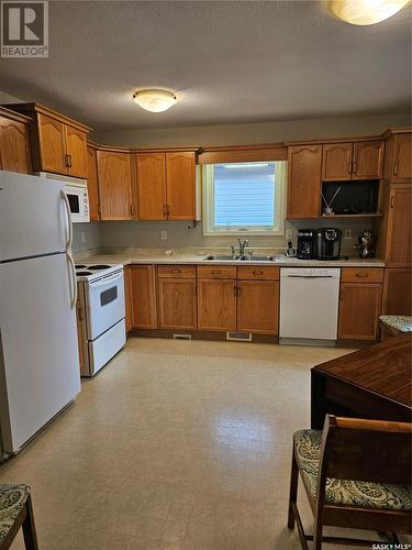 250 Mount Royal Place, Regina, SK - Indoor Photo Showing Kitchen With Double Sink