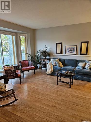 250 Mount Royal Place, Regina, SK - Indoor Photo Showing Living Room