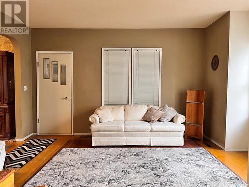 405 3Rd Street E, Wynyard, SK - Indoor Photo Showing Living Room