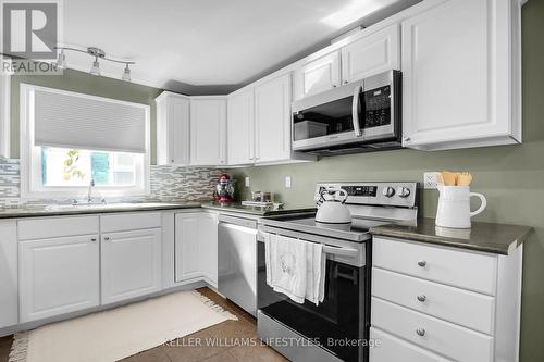 142 Hale Street, London, ON - Indoor Photo Showing Kitchen