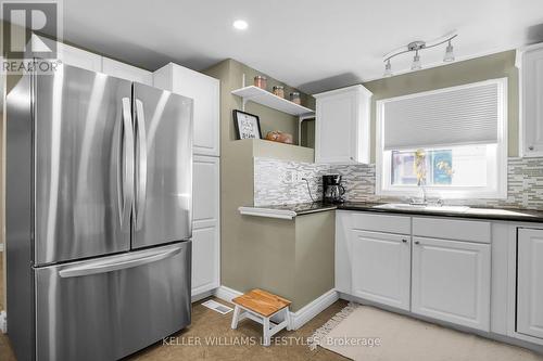 142 Hale Street, London, ON - Indoor Photo Showing Kitchen