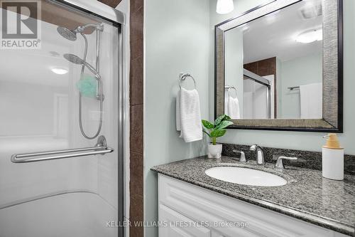 142 Hale Street, London, ON - Indoor Photo Showing Bathroom