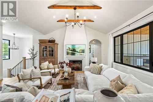 63 Regency Drive, Clifford, ON - Indoor Photo Showing Living Room