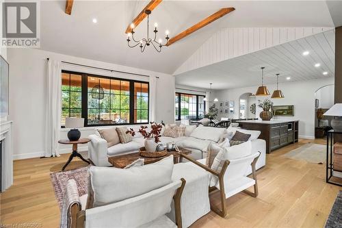 63 Regency Drive, Clifford, ON - Indoor Photo Showing Living Room