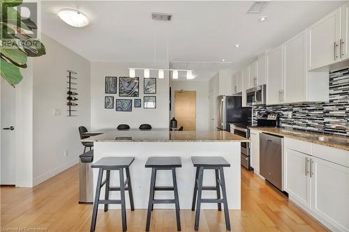 1 Victoria Street S Unit# 1001, Kitchener, ON - Indoor Photo Showing Kitchen With Upgraded Kitchen