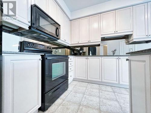 3005 - 80 Absolute Avenue, Mississauga, ON - Indoor Photo Showing Kitchen