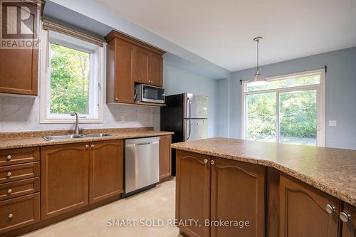 108 Winterberry Boulevard, Thorold, ON - Indoor Photo Showing Kitchen With Double Sink