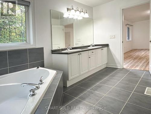 108 Winterberry Boulevard, Thorold, ON - Indoor Photo Showing Bathroom