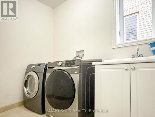 108 Winterberry Boulevard, Thorold, ON - Indoor Photo Showing Laundry Room