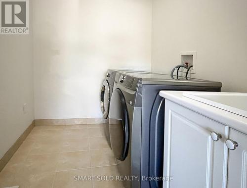 108 Winterberry Boulevard, Thorold, ON - Indoor Photo Showing Laundry Room