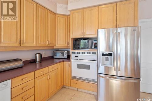 415 Braeside Bay, Saskatoon, SK - Indoor Photo Showing Kitchen