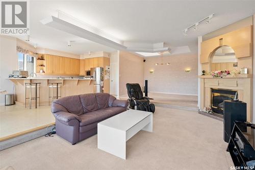 415 Braeside Bay, Saskatoon, SK - Indoor Photo Showing Living Room