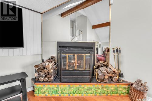 256 Woodland Avenue, Buena Vista, SK - Indoor With Fireplace