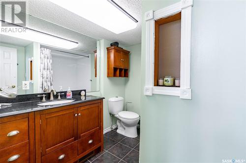 256 Woodland Avenue, Buena Vista, SK - Indoor Photo Showing Bathroom