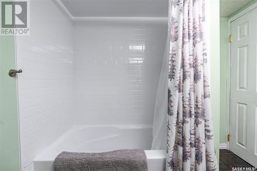 256 Woodland Avenue, Buena Vista, SK - Indoor Photo Showing Bathroom