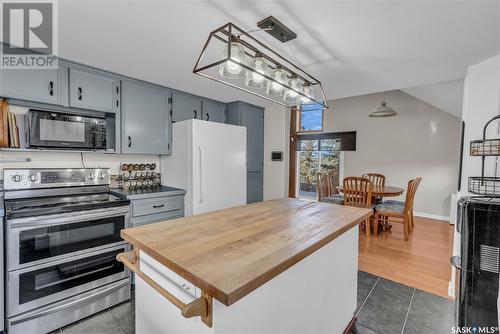 256 Woodland Avenue, Buena Vista, SK - Indoor Photo Showing Kitchen